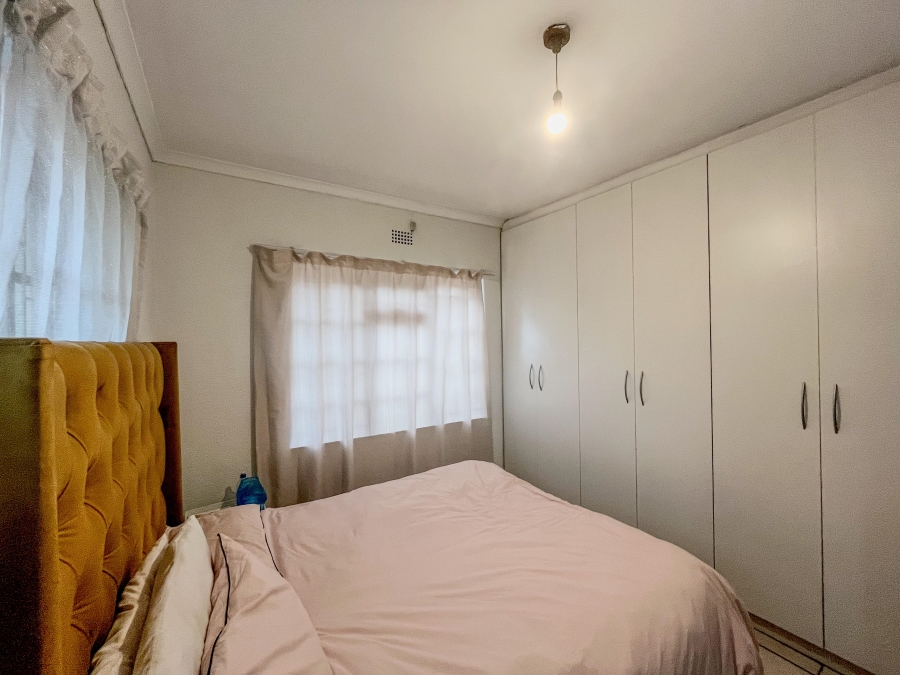 To Let 1 Bedroom Property for Rent in Pinelands Western Cape